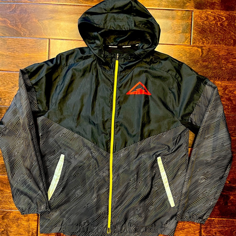 Nike Trail light weight jacket